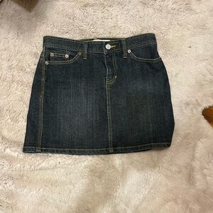 New Gap Women’s Jean Skirt. Size 2.           Fc